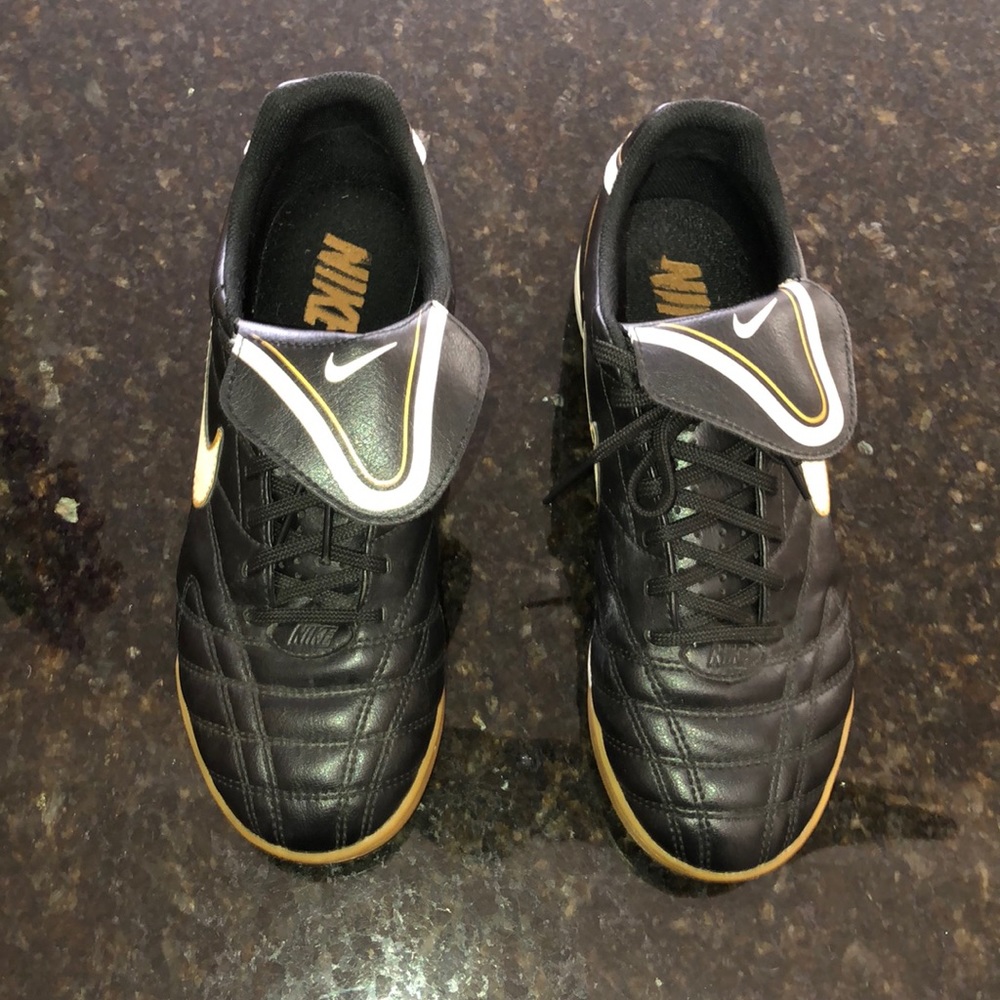 These are black nike Tiempo size 7